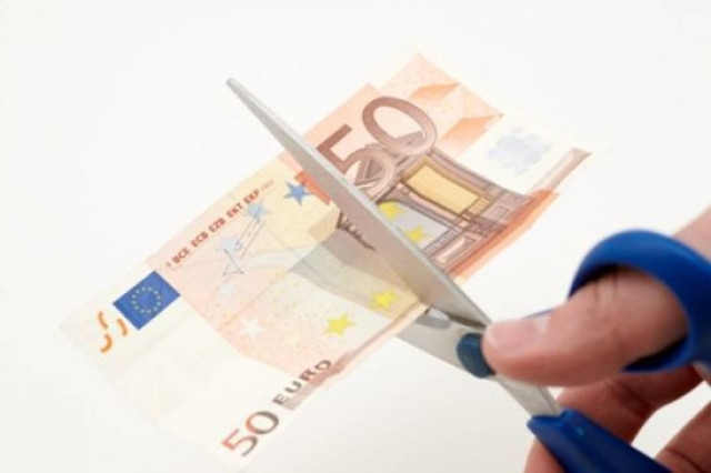 Σε άλλο νομοσχέδιο η μείωση των επιδομάτων του δημοσίου