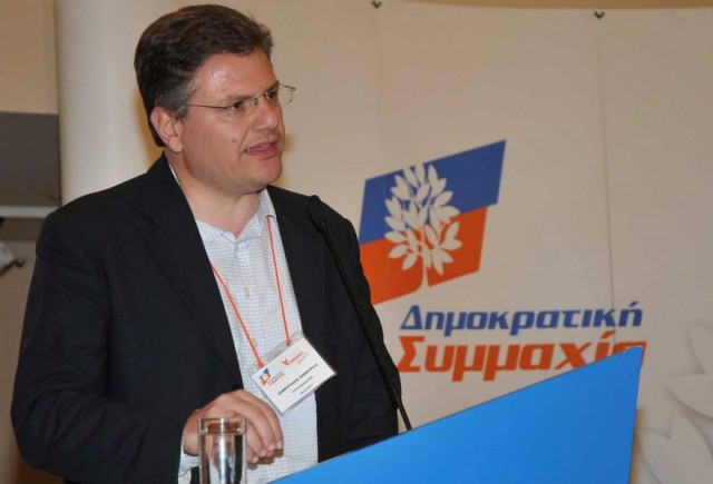 ΔΗ.ΣΥ: Η κυβέρνηση βγάζει δίσκο