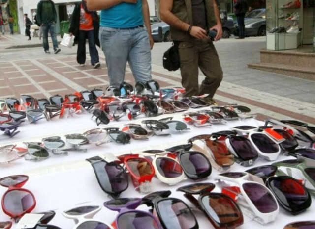 Τίτλοι τέλους...για το παρεμπόριο