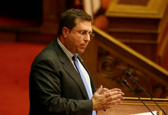 «Το υπό πτώχευση ελληνικό κράτος χρηματοδοτεί την μαλακόσφαιρα»