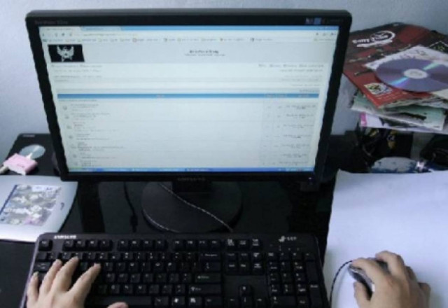 Oι έφηβοι προτιμούν το διαδίκτυο