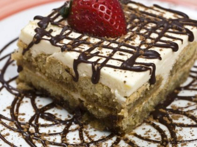 Παγωμένο γλυκάκι με φρυγανιά