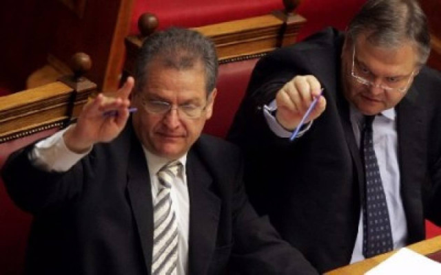 Ένας αντιμνημονιακός υπουργός με μειωμένο ωράριο…