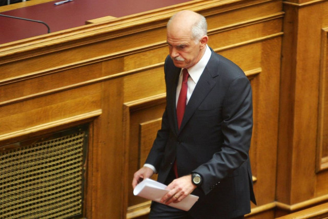 Γιατί επικοινωνεί με τους αρχηγούς ο Γιώργος