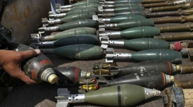 Βραδυφλεγής βόμβα λίγα χιλιόμετρα από το κέντρο της Αθήνας