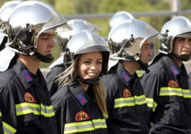 Τώρα θυμήθηκαν να προσλάβουν πυροσβέστες