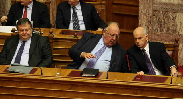 Ο Γιώργος «κόβει και ράβει» ρόλους σε Πάγκαλο - Βενιζέλο