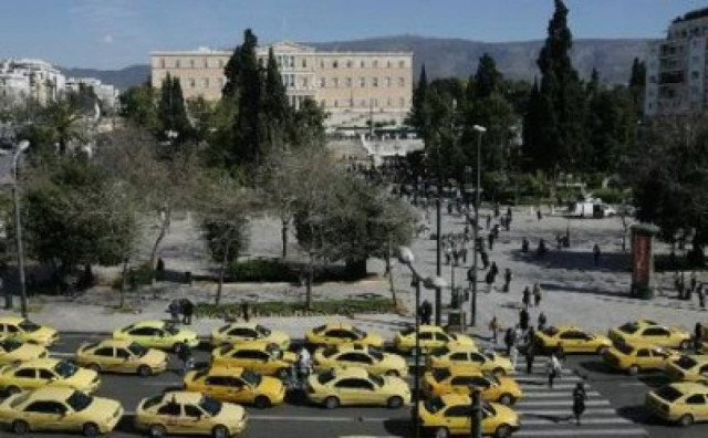 Έξι δικογραφίες για 600 πινακίδες από ταξί