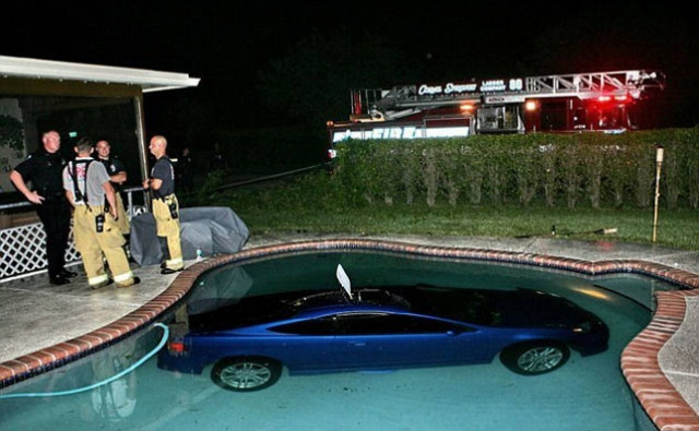 Απίθανα παρκαρίσματα από οδηγούς «ατσίδες»