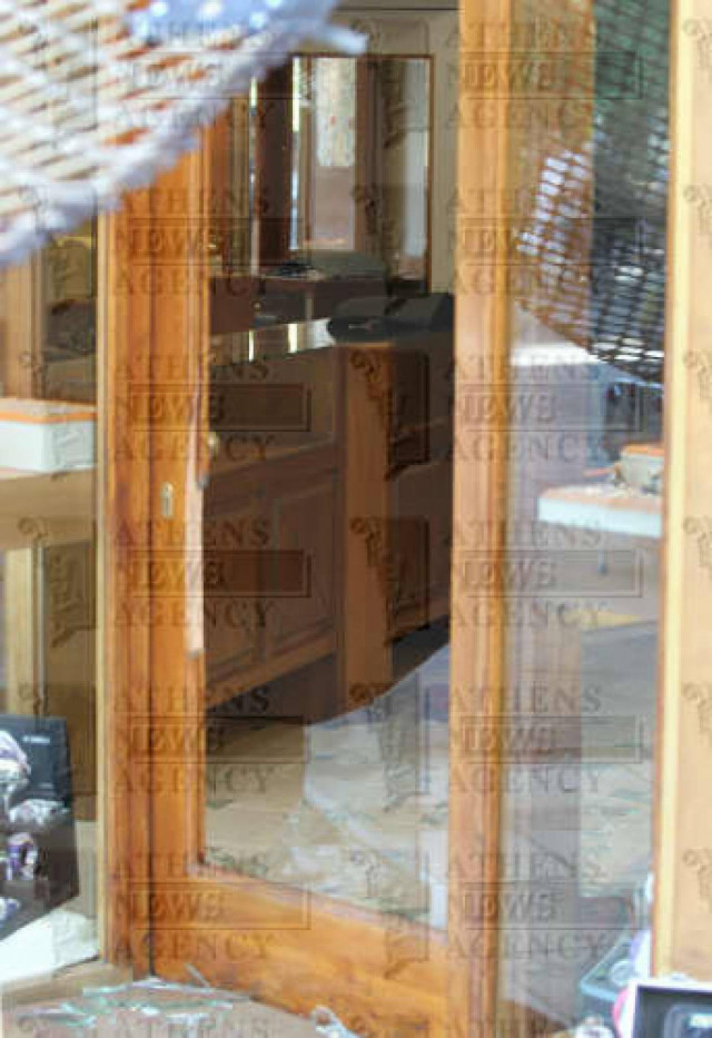 Άδειασαν κοσμηματοπωλείο στην Πετρούπολη