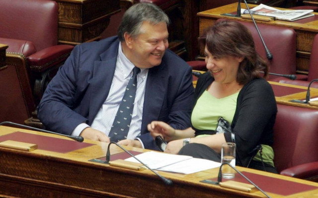 Καυγάς Τόνιας - Ραγκούση για τα ταξί