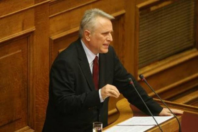 Ραγκούσης: "Δεν αλλάζει τίποτα"