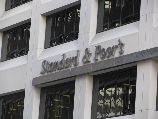 Οι οίκοι «ξαναχτύπησαν»-Μας υποβάθμισε η S&P