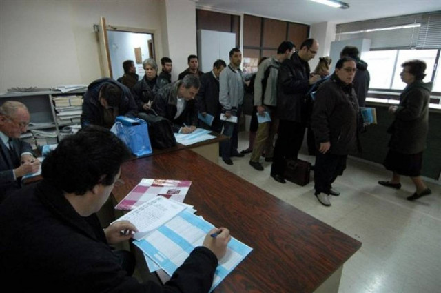 Ανελέητο φοροκυνήγι-«Εξαφανίζονται» εφορίες