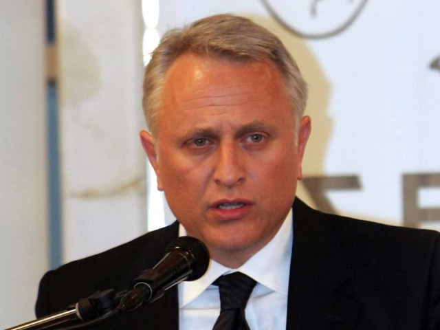 Τραπεζίτης πίσω από την «ανατροπή» Ραγκούση για τα ταξί