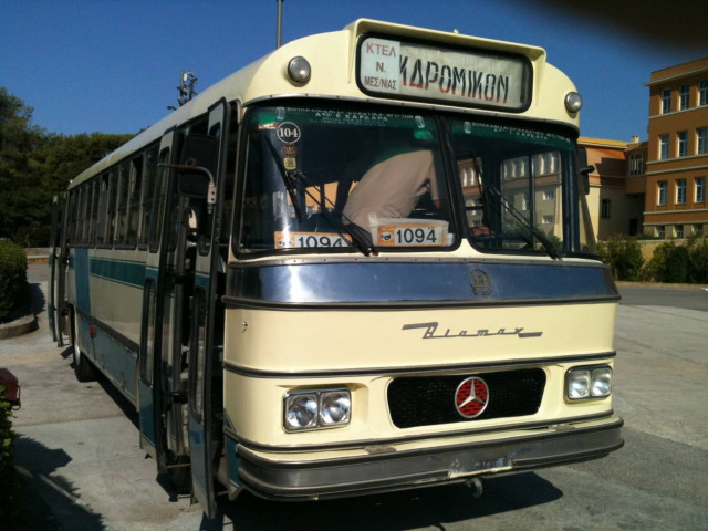 Παλιό λεωφορείο στο… αρχαίο θέατρο Επιδαύρου!