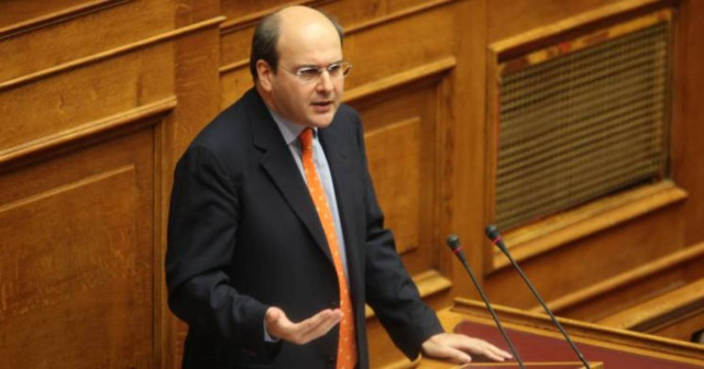 «Εχθρός της κυβέρνησης, ο εαυτός της»