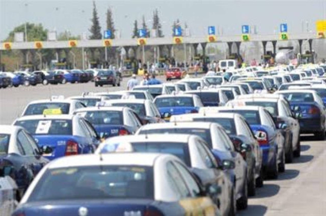 Τροχαίο ατύχημα και ξύλο στα Μάλγαρα απο ταξιτζήδες....