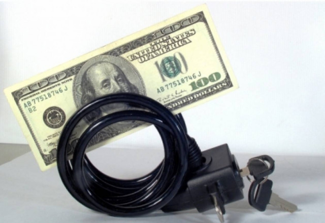 Νέο ιστορικό χαμηλό για το δολάριο