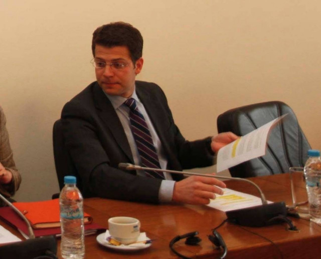 Ορκίζεται ο νέος υφυπουργός Επικρατείας