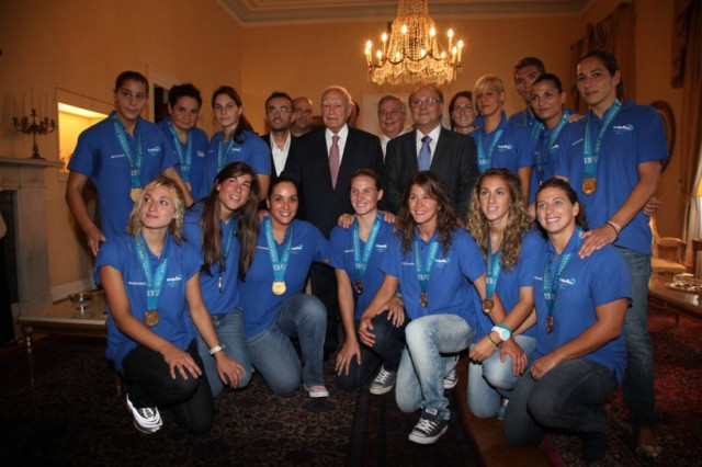 Συγχαρητήρια Παπούλια στους «χρυσούς» κολυμβητές