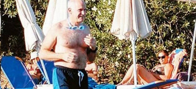 Η κυβέρνηση δουλεύει: Από τη Χρυσή Ακτή, στη Σέριφο