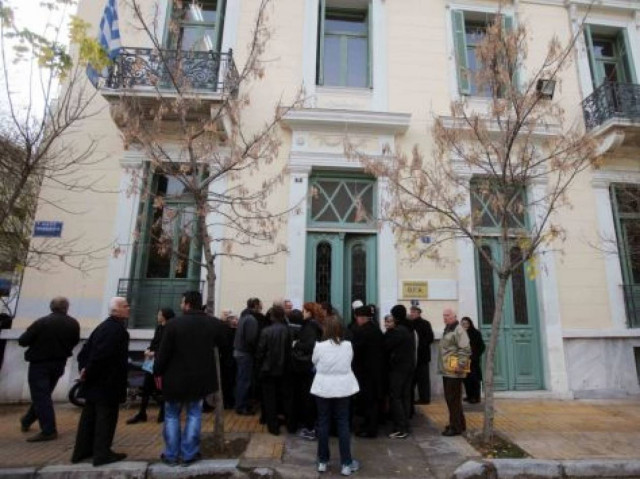 Οικογενειακά επιδόματα ΟΓΑ μέσω τραπεζών και ΕΛ.ΤΑ