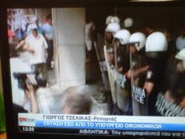 Επεισόδια  εργαζομένων της Πυρκάλ με τα ΜΑΤ