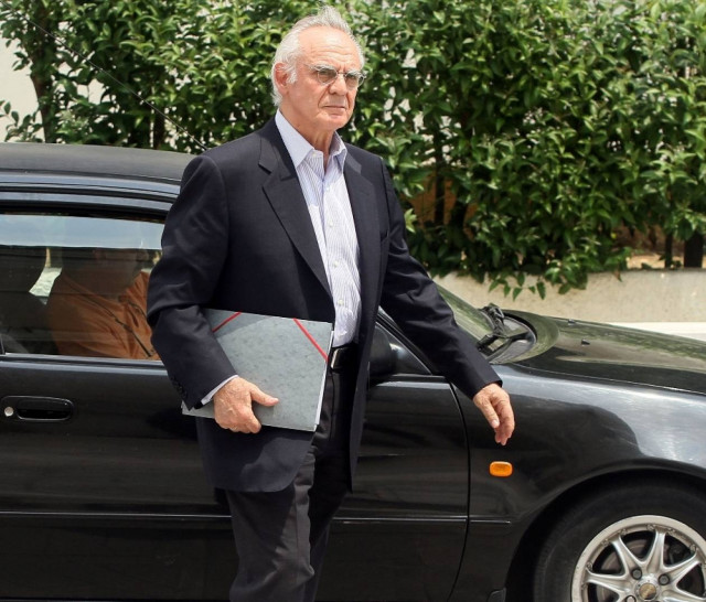 Τα υποβρύχια «καίνε» Άκη, Γιάννο, Σπήλιο και Μεϊμαράκη