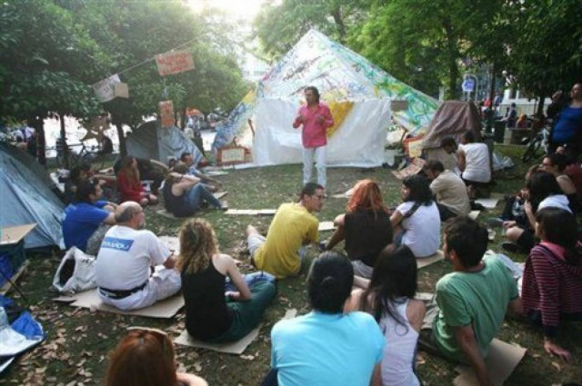 Οργισμένη με τους «Αγανακτισμένους» η ΔΗΣΥ