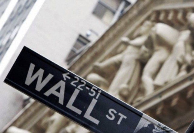 Με τα μάτια καρφωμένα στη Wall Street
