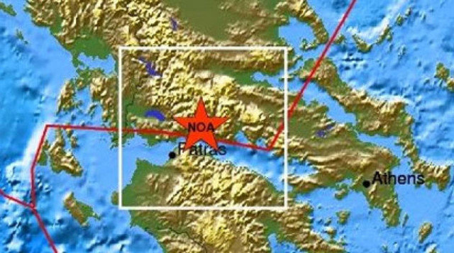 VIDEO: Εκκενώθηκε πολυκατοικία στην Ναύπακτο εξαιτίας του σεισμού