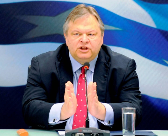 «Θέλει να γίνει αρχηγός, δεν τον αφορά η σωτηρία της χώρας»