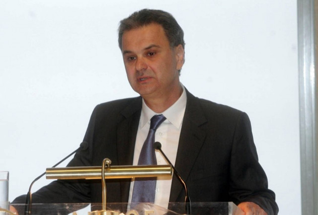 Απορίες Ξυνίδη για την αύξηση του ΦΠΑ