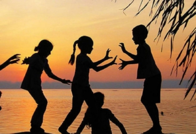 Spiegel: «Προβληματικό παιδί η Ελλάδα»