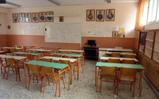 Σχολεία χώρις δασκάλους και καθηγητές...
