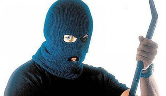 Ληστεία με μαχαίρια και λοστούς στην Χερσόνησο