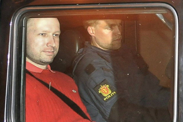 Ξανά στο δικαστήριο ο σφαγέας της Νορβηγίας