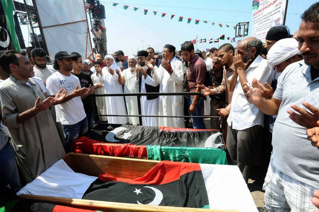 Εγκατέλειψε την Τρίπολη, συνενώθηκε με την εξέγερση