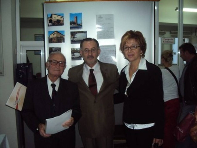 Ηλικιωμένος κάνει οικονομίες και χαρίζει ασθενοφόρα στη Μακεδονία