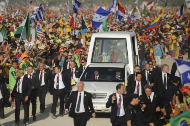 Λαοθάλασσα στην Ισπανία για τον Πάπα