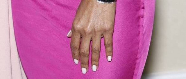 Το λευκό των νησιών στα νύχια σας