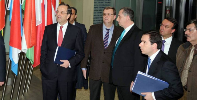 Συνεχίζονται οι πυρετώδεις συσκέψεις στη Συγγρού