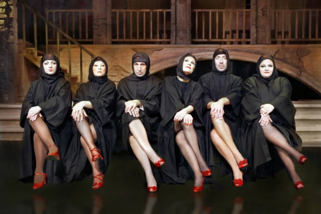 Ιερά απαγόρευση για τα «κορίτσια με τα μαύρα»