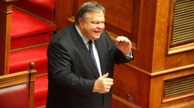 Τα γυρίζει τώρα ο Βενιζέλος, βλέπει ύφεση και το 2012!