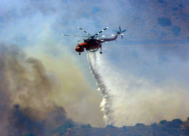 Στις φλόγες η Πλάκα Κερατέας