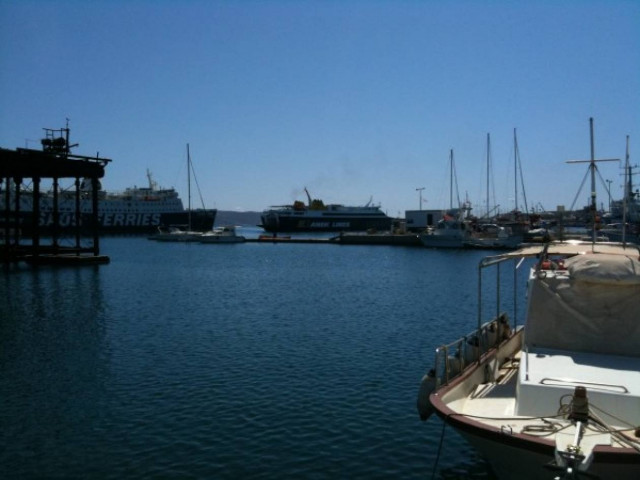 Πυρκαγιά σε ιστιοφόρο στο Λαύριο