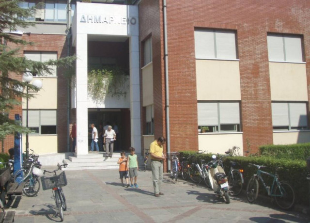 Κατάληψη του Δημαρχείου Τρικάλων από συμβασιούχους