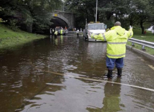 Ζώνες μεγάλης καταστροφής κηρύχθηκαν Νέα Υόρκη και Β. Καρολίνα