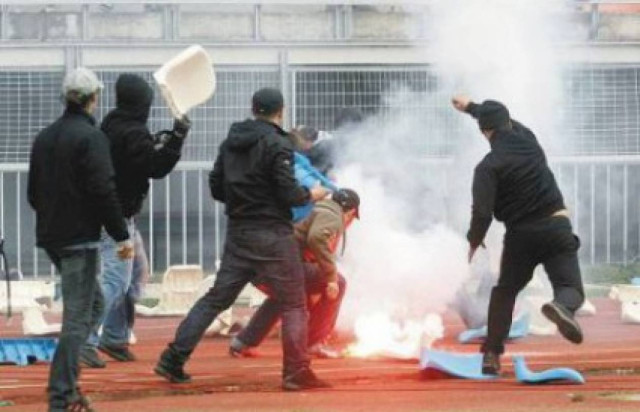 Ξύλο σε φιλικό παιχνίδι